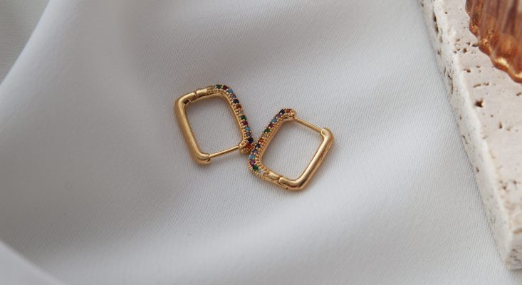 aesthetic-golden-earrings-top-view